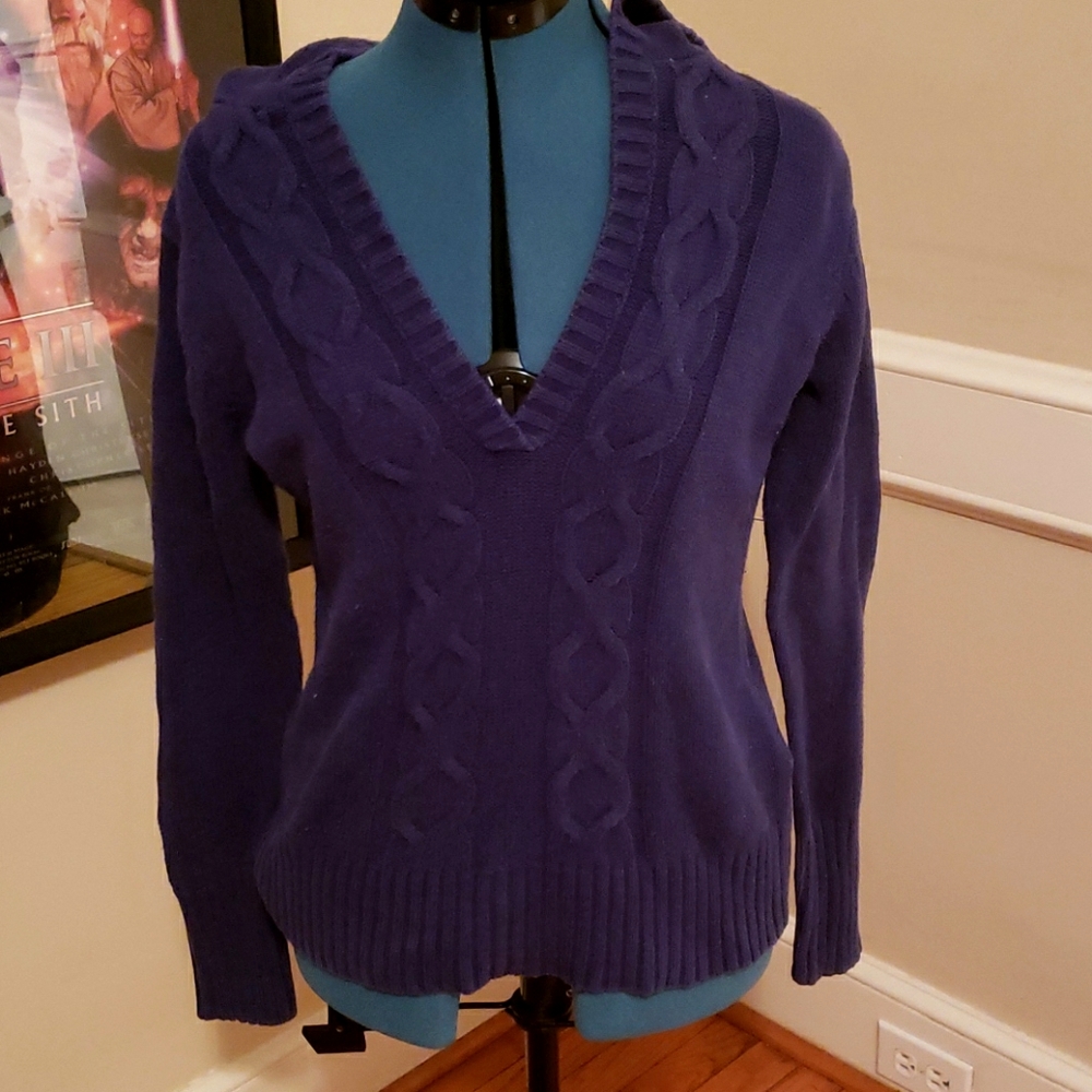 Hooded sweater